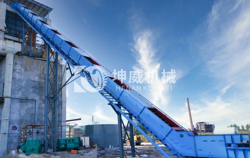 河南焦作客戶的大傾角皮帶輸送機已投入使用